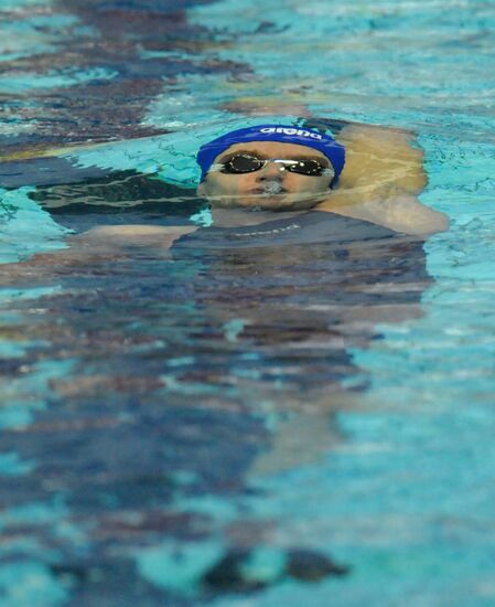 Stanislav Donets won men's 50m backstroke