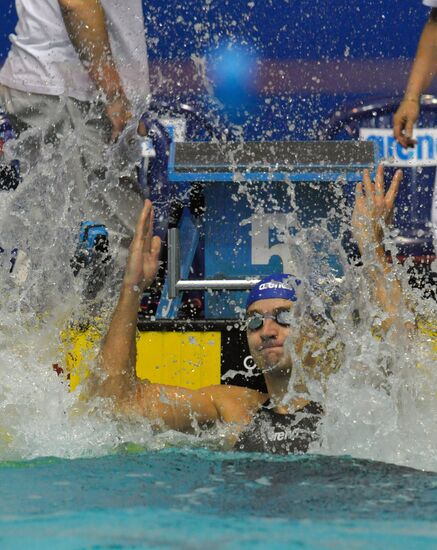 Stanislav Donets won men's 50m backstroke