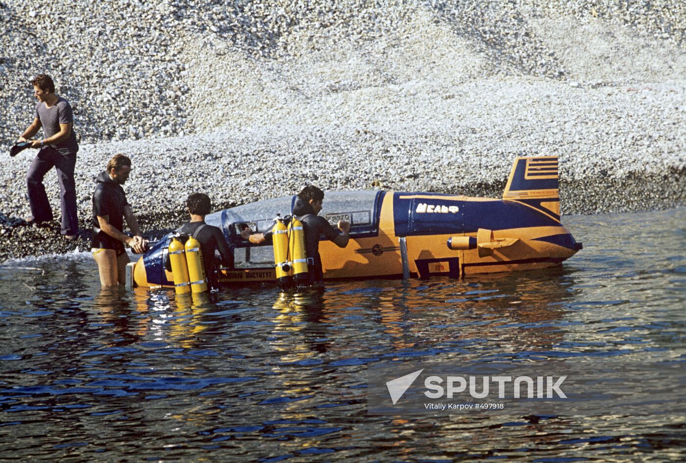 Testing an underwater vessel