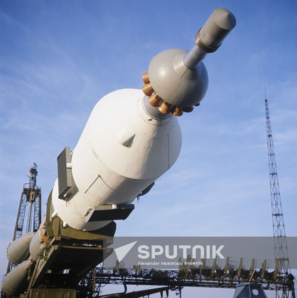 Installation of boost rocket and spaceship Soyuz-9