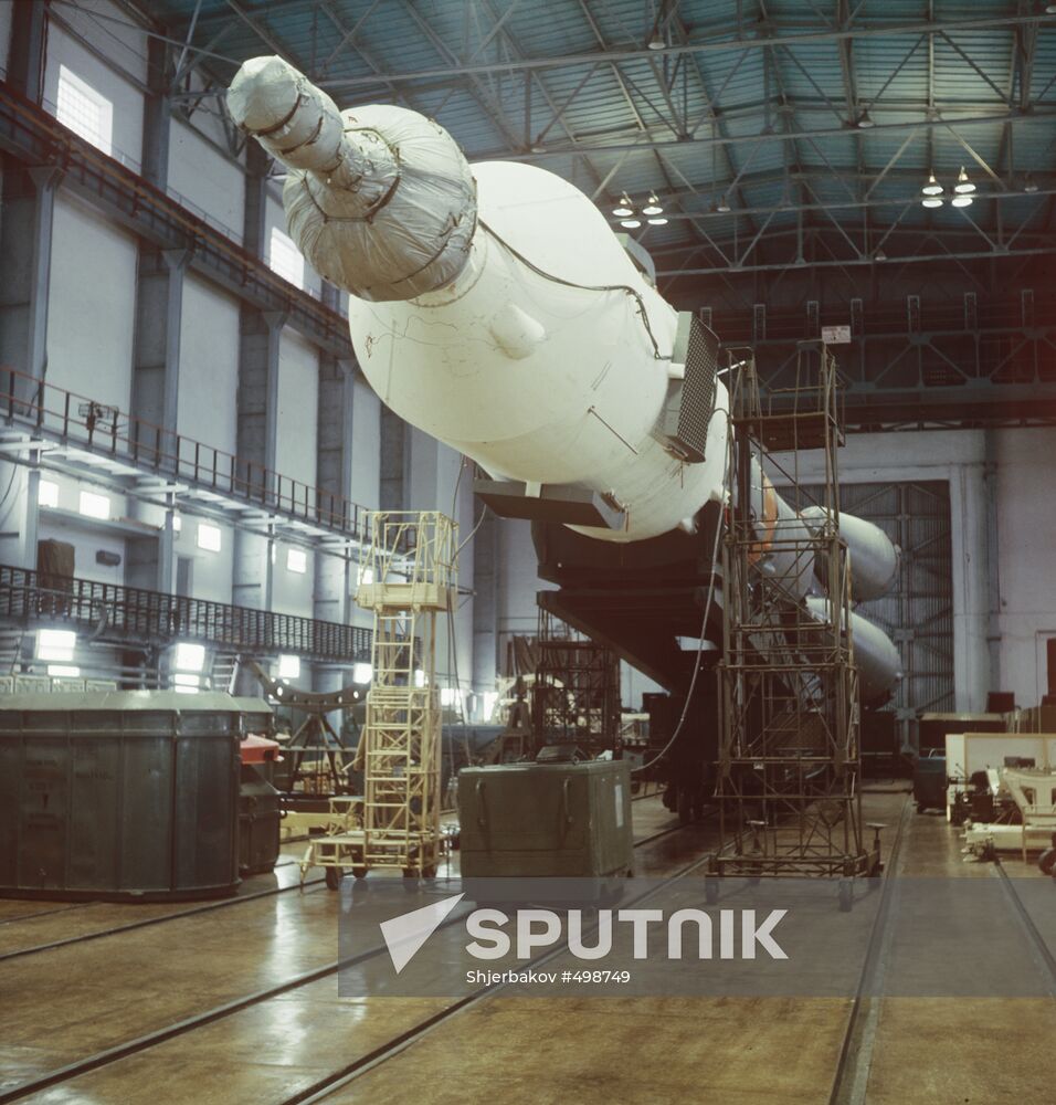 Soyuz-10 spacecraft in the operations and checkout building