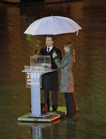 Dmitry Medvedev visits Berlin to mark fall of Berlin Wall