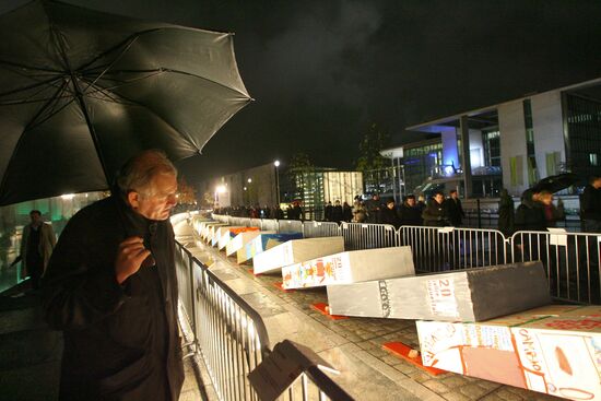 Germany marks 20th anniversary of fall of Berlin Wall