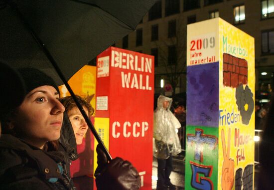 Germany marks 20th anniversary of fall of Berlin Wall
