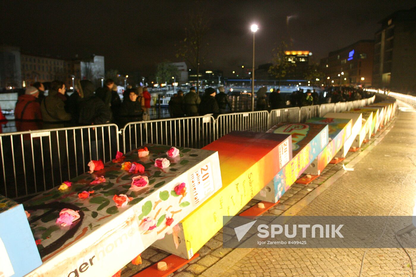 Germany marks 20th anniversary of fall of Berlin Wall