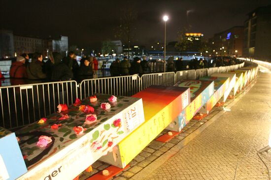 Germany marks 20th anniversary of fall of Berlin Wall