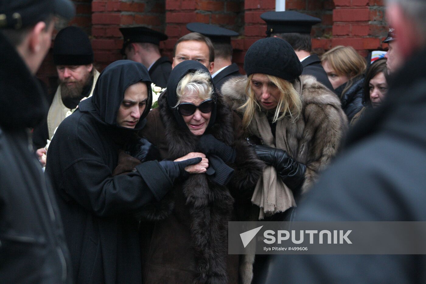 Funeral of actress Alyona Bondarchuk