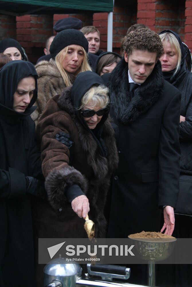 Funeral of actress Alyona Bondarchuk