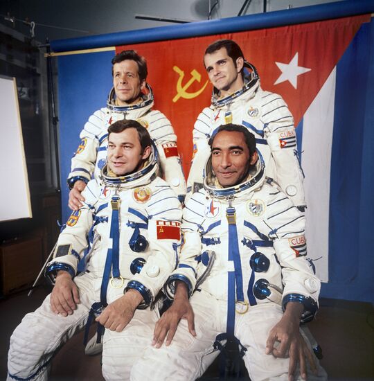 Yuri Romanenko, Arnaldo Mendes, Yevgeny Khrunov, Jose Falcon