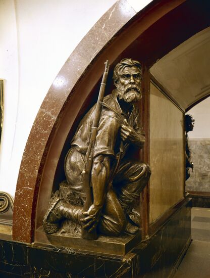 Statue on Ploshchad Revolyutsii subway station