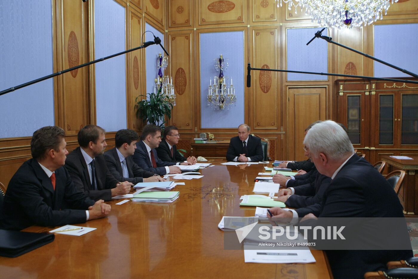 Vladimir Putin chairs meeting on processing associated gas