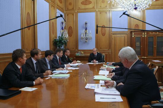 Vladimir Putin chairs meeting on processing associated gas