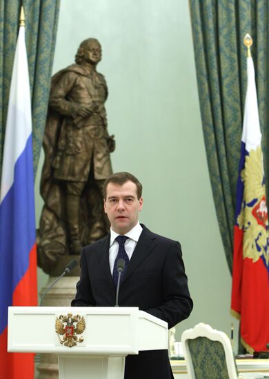 Dmitry Medvedev presents Mikhail Kalashnikov with state award