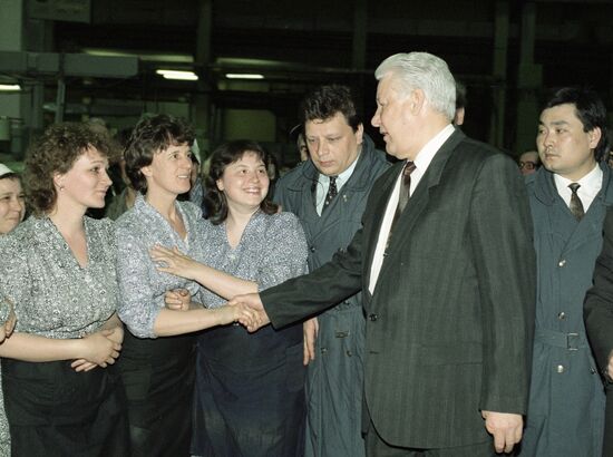IZHMASH WORKERS YELTSIN