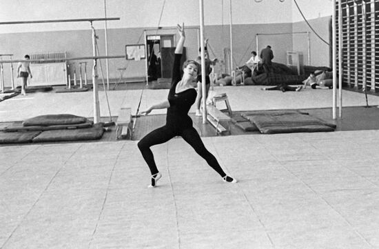LATYNINA CALISTHENICS TRAINING
