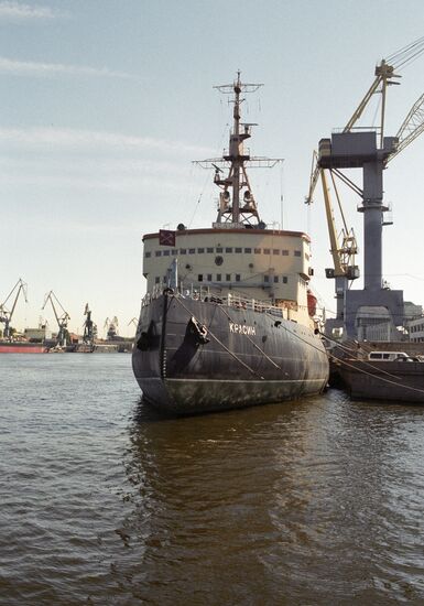 SHIPS PORT 