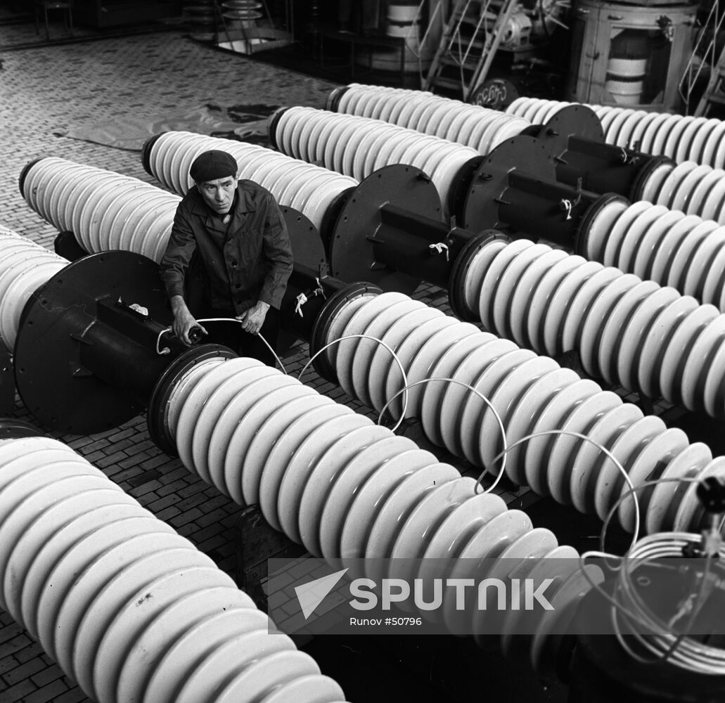 INSULATORS CHECKS WORKS