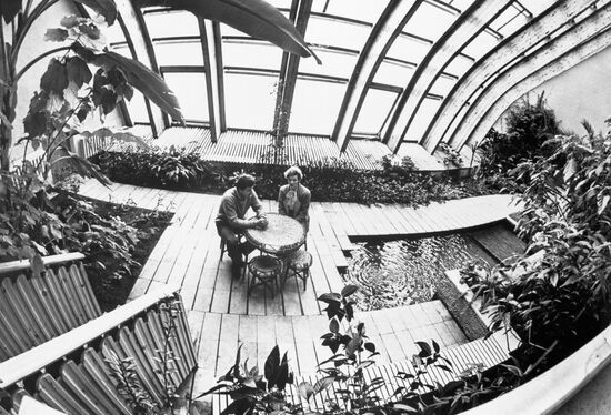 JUNKAICIAI WINTER GARDEN