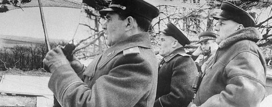 CHUIKOV GENERALS HEADQUARTERS BATTLE BERLIN GREAT PATRIOTIC WAR