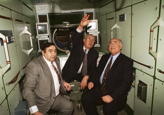 CHERNOMYRDIN SOYUZ INSPECTION