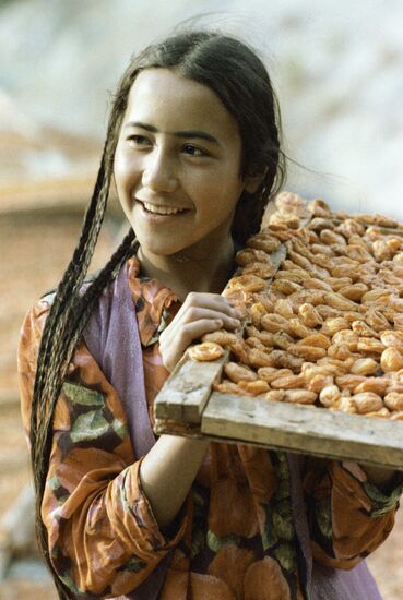 CHILD APRICOTS