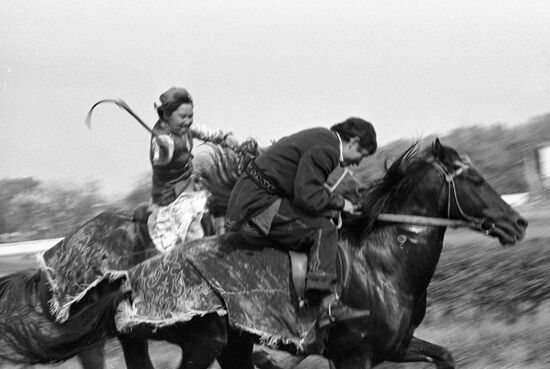 GAME HORSEMEN GIRL LAD KYZ-KUU