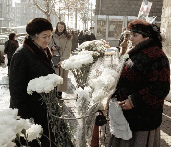 FLOWERS SALE