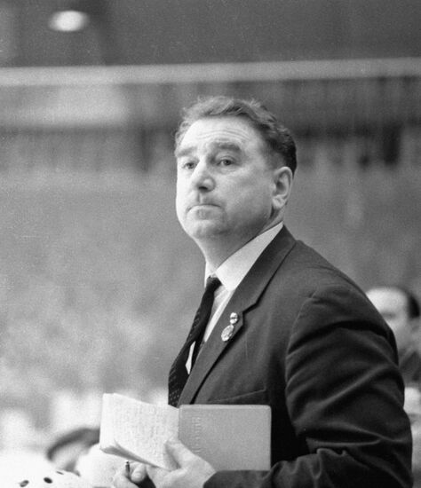 TARASOV COACH ICE-HOCKEY CHAMPIONSHIP