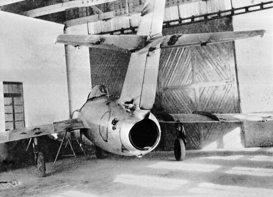 MIG-15 WAR KOREA