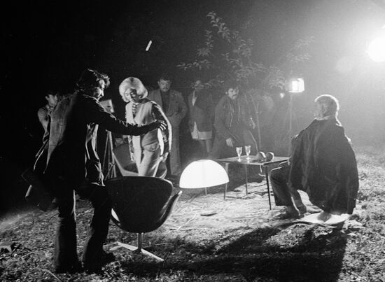 ISHMUKHAMEDOV KADYKEEVA BURKHANOV SHOOTING 'VSTRECHI I RASSTAVA