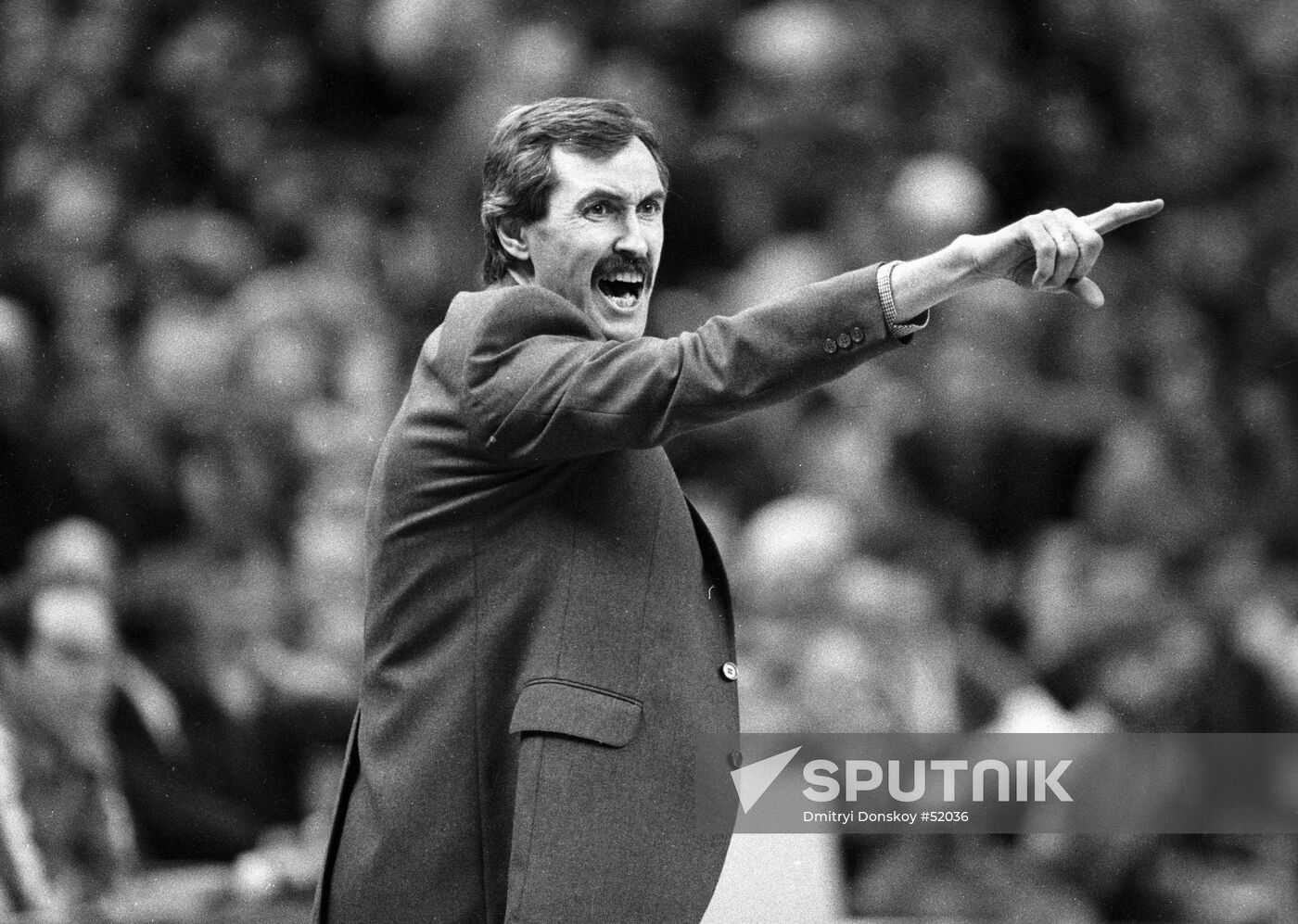 BELOV COACH BASKETBALL