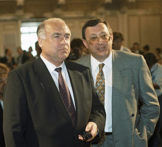 CHERNOMYRDIN GUSINSKY  NIZHNY NOVGOROD FAIR