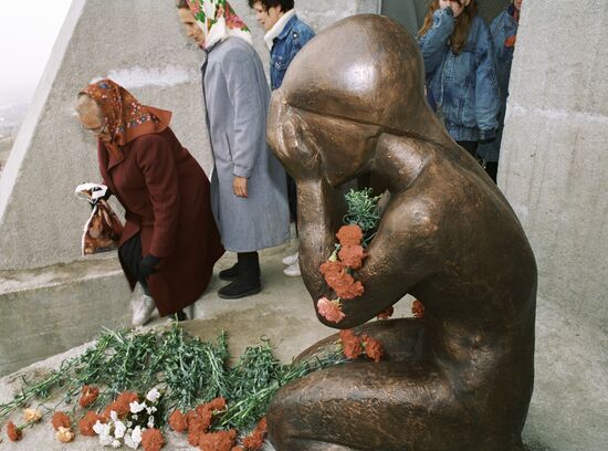 MAGADAN SCULPTURE MONUMENT MASK OF SORROW