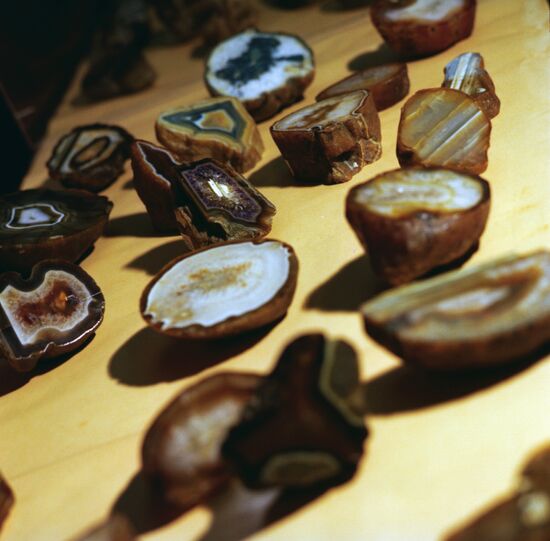 AGATES