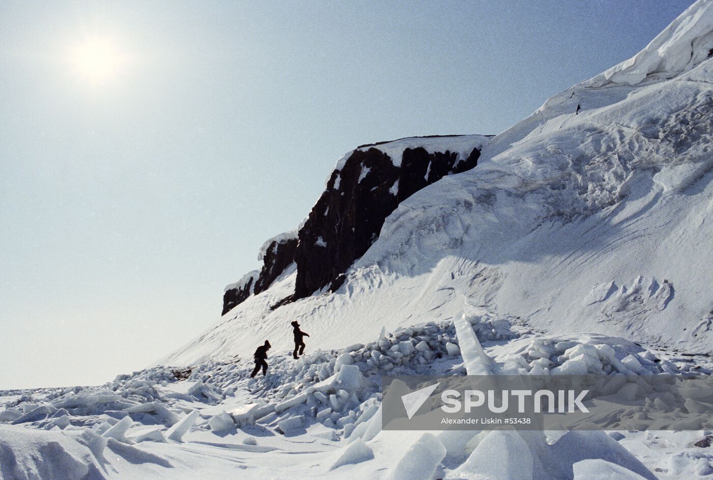 WRANGEL ISLAND BIOLOGISTS SNOW