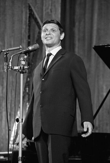 SINGER EDUARD KHIL