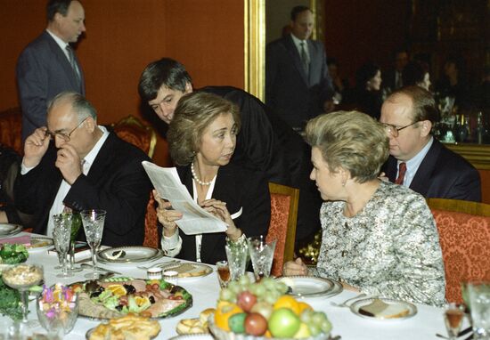 YELTSINA QUEEN OF SPAIN CHERNOMYRDIN
