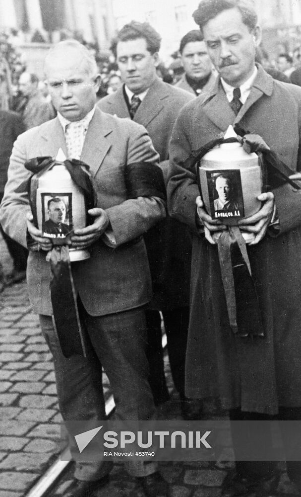 VICTIMS AIRPLANE MAXIM GORKY