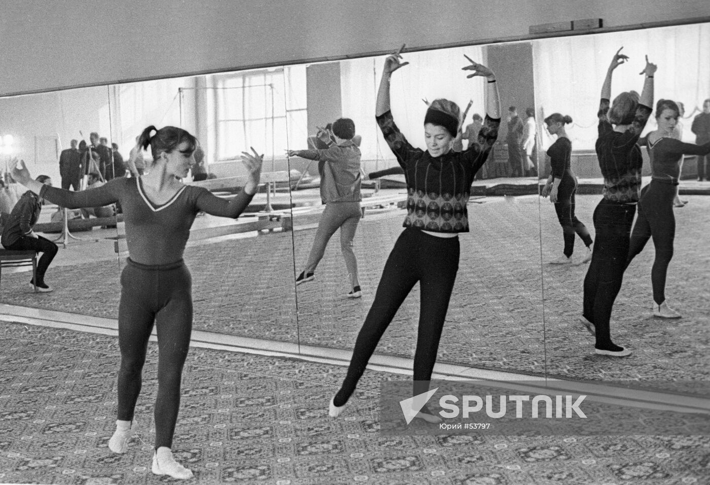 PETRIK LATYNINA GYMNASTICS CLASS