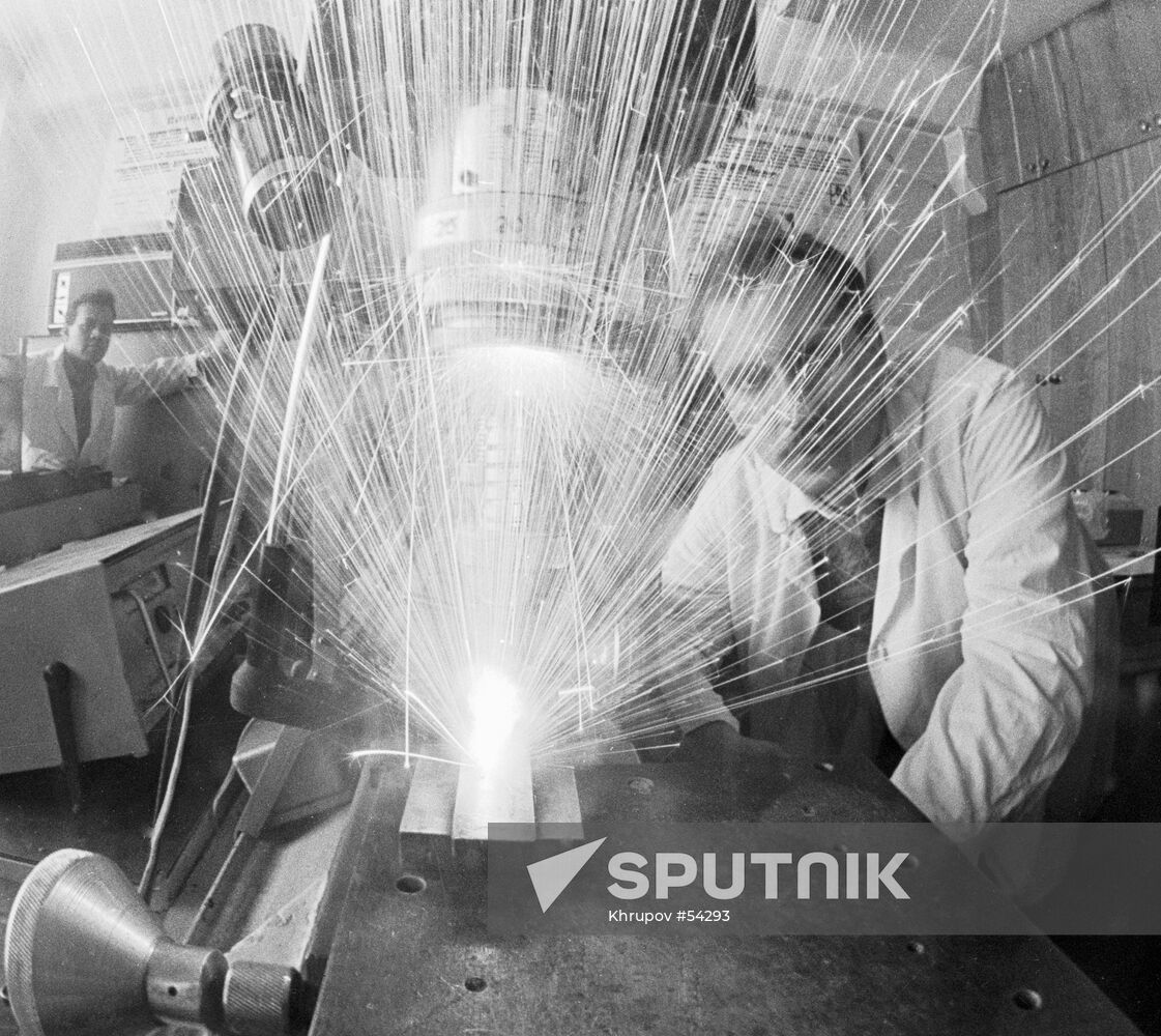 KIEV INSTITUTE FOR MATERIAL SCIENCE LASER