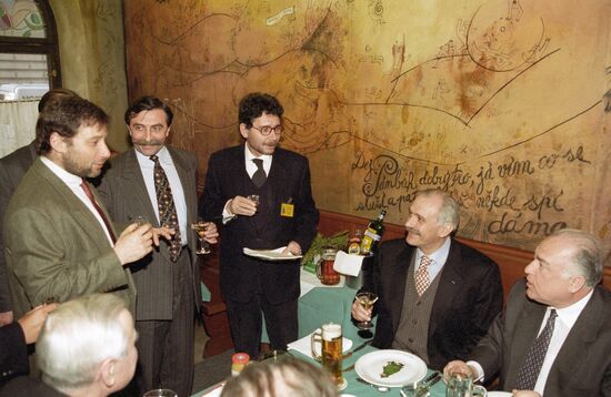 PRAGUE BEERHOUSE CHERNOMYRDIN MIKHALKOV 