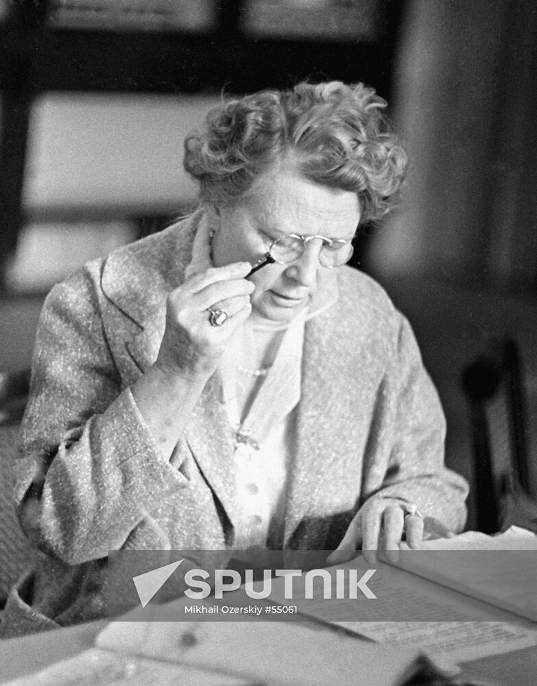 TARASOVA ACTRESS REHEARSAL