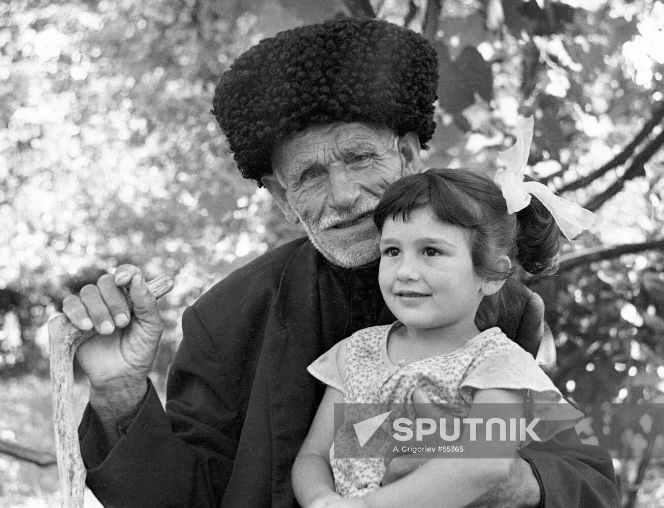 LONG-LIVER GRAND-DAUGHTER GRAND-FATHER