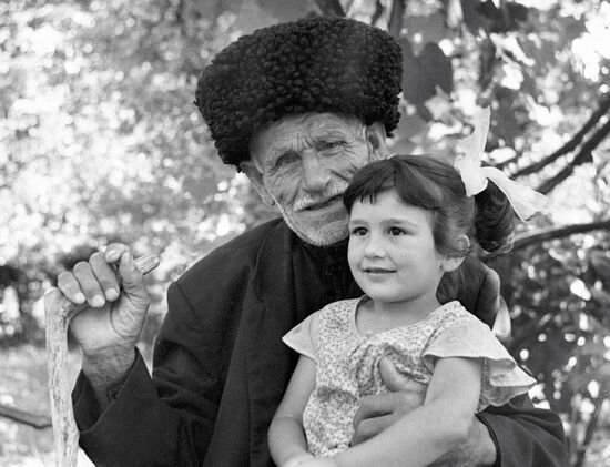 LONG-LIVER GRAND-DAUGHTER GRAND-FATHER 