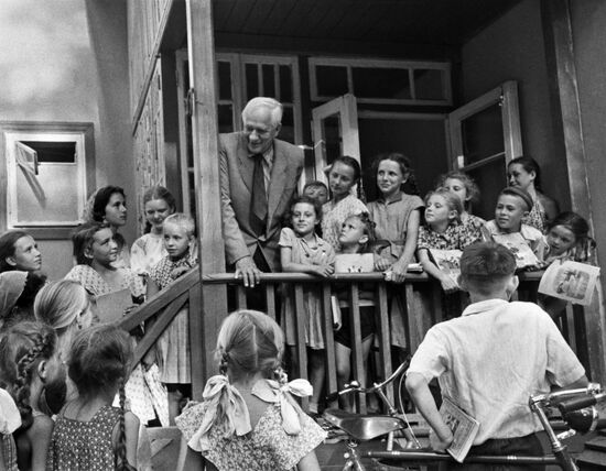 CHUKOVSKY DACHA CHILDREN