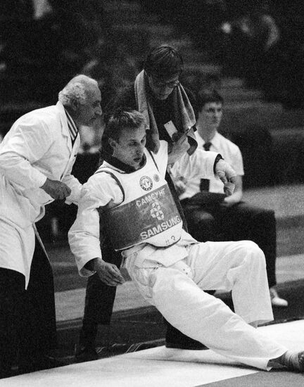 MEDICS TAEKWONDO ATHLETE KNOCK DOWN
