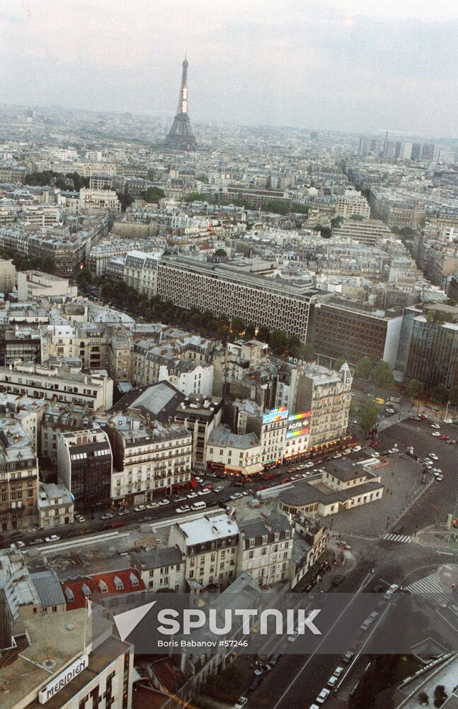 EIFFEL TOWER PARIS PANORAMA