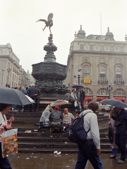 EROS STATUE PICCADILLY CIRCUS