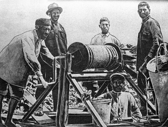 BAKU TOWNSFOLK OIL SUMP