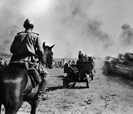 SECOND WORLD WAR LIBERATION SOVIET TROOPS